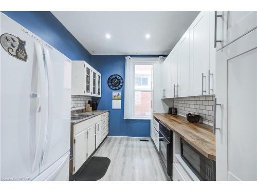 59 East Street, St. Thomas, ON - Indoor Photo Showing Kitchen With Double Sink