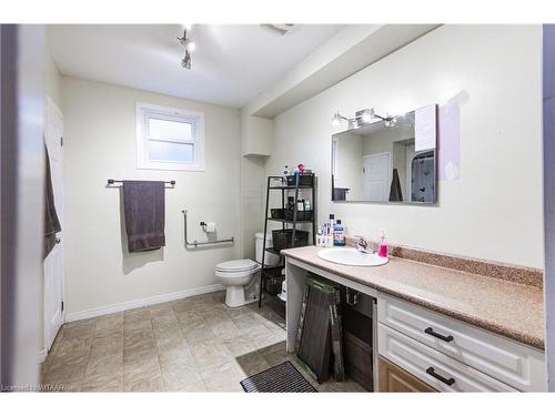 59 East Street, St. Thomas, ON - Indoor Photo Showing Bathroom