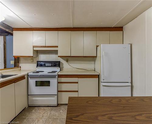 18 Kitchener-596101 59 Highway, Woodstock, ON - Indoor Photo Showing Kitchen