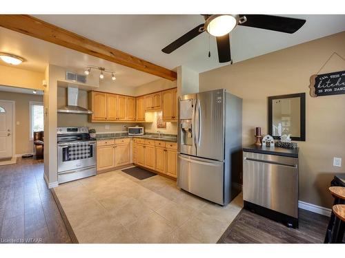 2-144 Concession Street E, Tillsonburg, ON - Indoor Photo Showing Kitchen