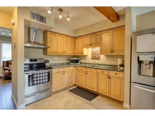 2-144 Concession Street E, Tillsonburg, ON - Indoor Photo Showing Kitchen