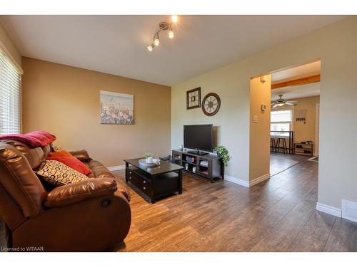 2-144 Concession Street E, Tillsonburg, ON - Indoor Photo Showing Living Room