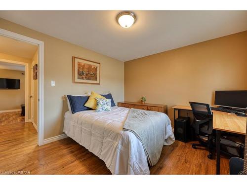 2-144 Concession Street E, Tillsonburg, ON - Indoor Photo Showing Bedroom