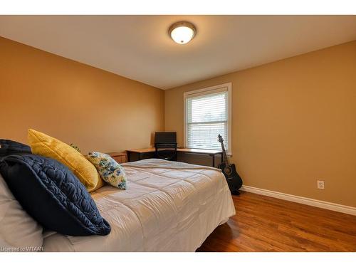 2-144 Concession Street E, Tillsonburg, ON - Indoor Photo Showing Bedroom