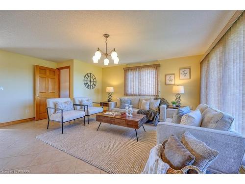 684284 Road 68 Road, Zorra, ON - Indoor Photo Showing Living Room