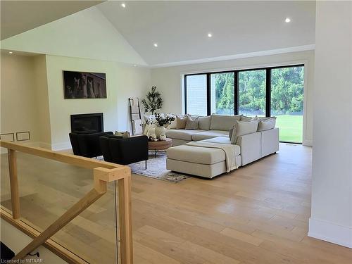 33 August Crescent, Otterville, ON - Indoor Photo Showing Living Room