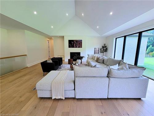 33 August Crescent, Otterville, ON - Indoor Photo Showing Living Room