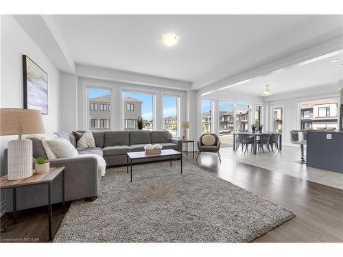 798 Queenston Blvd Boulevard, Woodstock, ON - Indoor Photo Showing Living Room