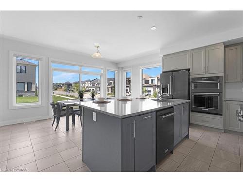 798 Queenston Blvd Boulevard, Woodstock, ON - Indoor Photo Showing Kitchen