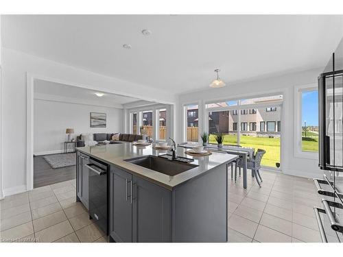 798 Queenston Blvd Boulevard, Woodstock, ON - Indoor Photo Showing Kitchen