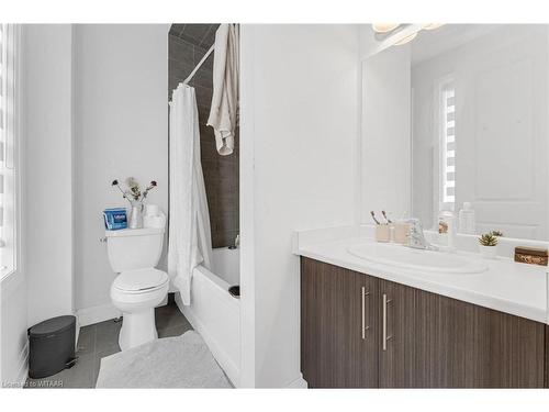 798 Queenston Blvd Boulevard, Woodstock, ON - Indoor Photo Showing Bathroom