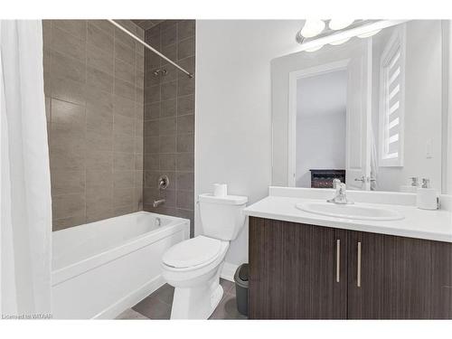 798 Queenston Blvd Boulevard, Woodstock, ON - Indoor Photo Showing Bathroom