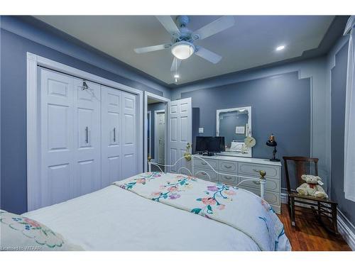 102 Wyndham Crescent, London, ON - Indoor Photo Showing Bedroom