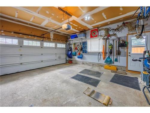 102 Wyndham Crescent, London, ON - Indoor Photo Showing Garage