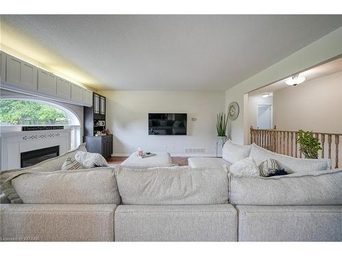 37 Primrose Drive, Tillsonburg, ON - Indoor Photo Showing Living Room