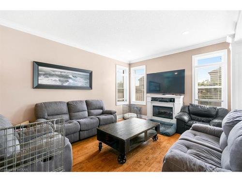 78 Oliver Crescent, Thamesford, ON - Indoor Photo Showing Living Room