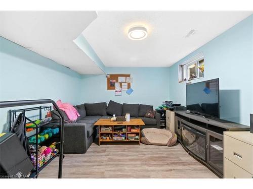 78 Oliver Crescent, Thamesford, ON - Indoor Photo Showing Living Room