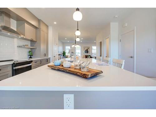 1108-361 Quarter Town Line, Tillsonburg, ON - Indoor Photo Showing Kitchen With Upgraded Kitchen