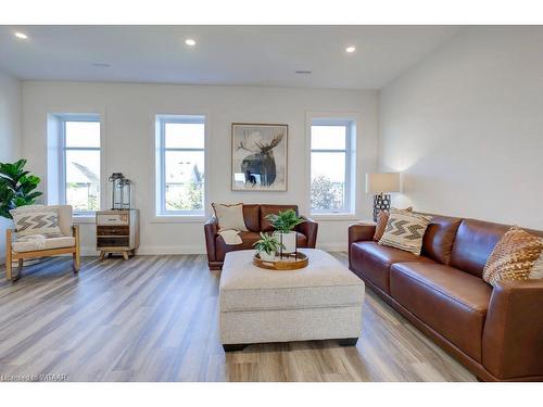 1108-361 Quarter Town Line, Tillsonburg, ON - Indoor Photo Showing Living Room