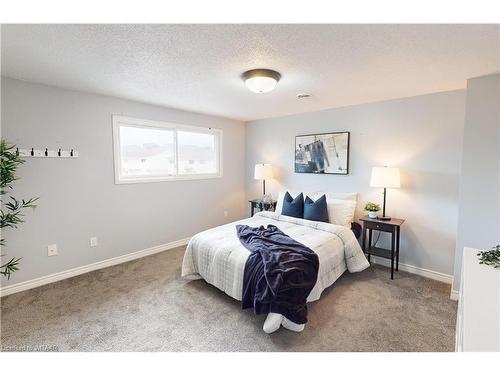 7-388 Springbank Avenue N, Woodstock, ON - Indoor Photo Showing Bedroom