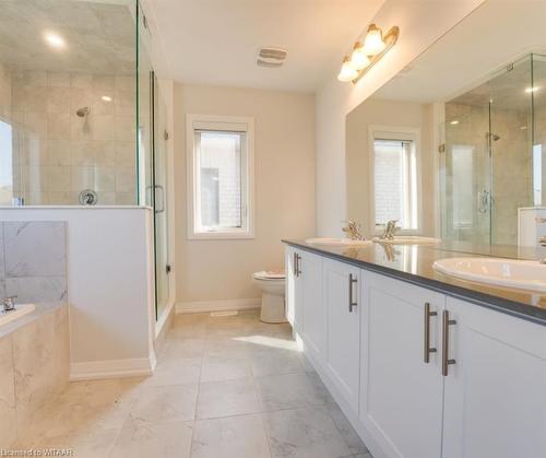 1427 Upper Thames Drive, Woodstock, ON - Indoor Photo Showing Bathroom