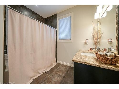 112 Ottawa Avenue, Woodstock, ON - Indoor Photo Showing Bathroom