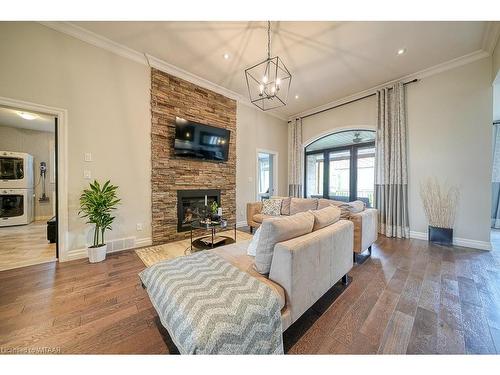 112 Ottawa Avenue, Woodstock, ON - Indoor Photo Showing Living Room With Fireplace