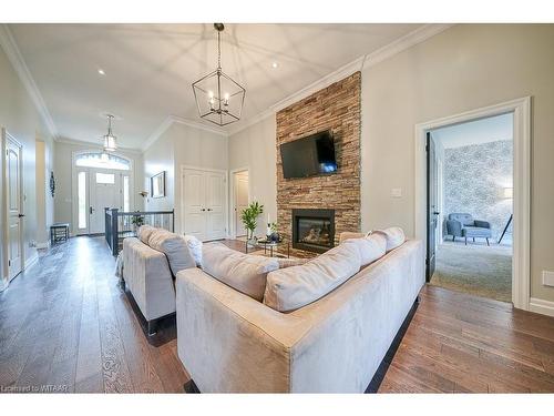 112 Ottawa Avenue, Woodstock, ON - Indoor Photo Showing Living Room With Fireplace