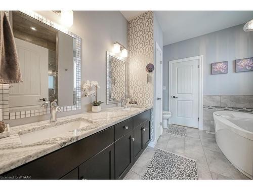 112 Ottawa Avenue, Woodstock, ON - Indoor Photo Showing Bathroom