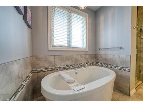 112 Ottawa Avenue, Woodstock, ON - Indoor Photo Showing Bathroom