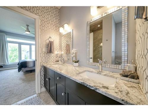 112 Ottawa Avenue, Woodstock, ON - Indoor Photo Showing Bathroom