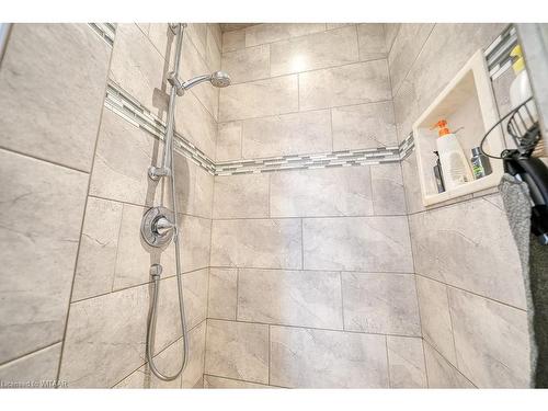 112 Ottawa Avenue, Woodstock, ON - Indoor Photo Showing Bathroom