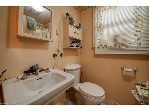 24 South Street, Brantford, ON - Indoor Photo Showing Bathroom