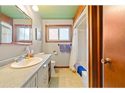 84 Trottier Drive, Tillsonburg, ON - Indoor Photo Showing Bathroom