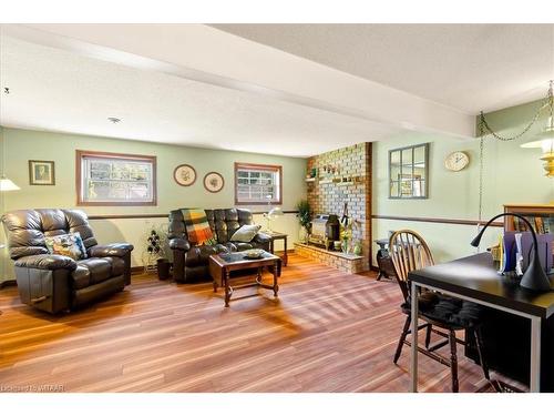 84 Trottier Drive, Tillsonburg, ON - Indoor Photo Showing Living Room