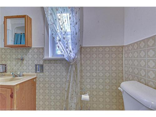 295 Tunis Street, Ingersoll, ON - Indoor Photo Showing Bathroom