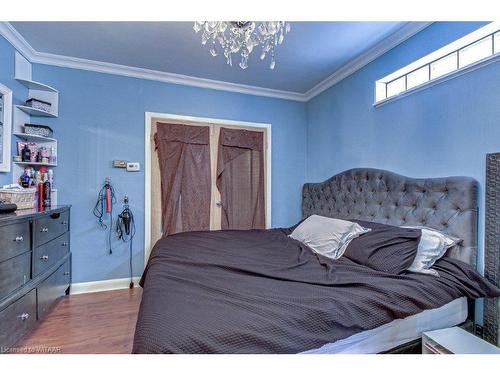 446 Victoria Street, London, ON - Indoor Photo Showing Bedroom