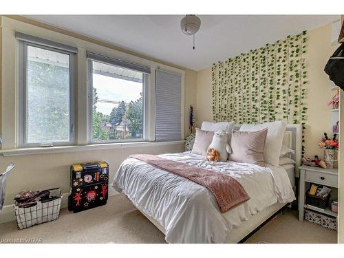 446 Victoria Street, London, ON - Indoor Photo Showing Bedroom