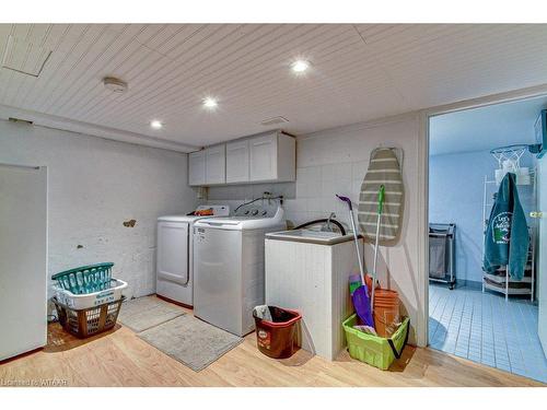 446 Victoria Street, London, ON - Indoor Photo Showing Laundry Room