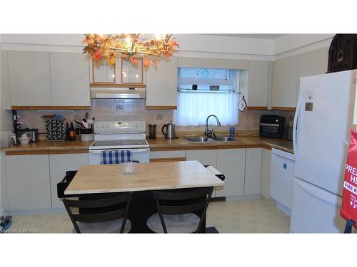 5 Dereham Drive, Tillsonburg, ON - Indoor Photo Showing Kitchen With Double Sink