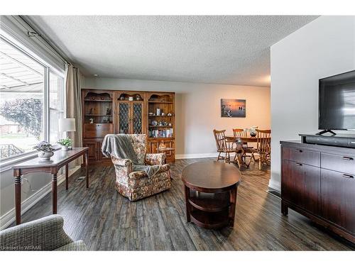 191 Diefenbaker Drive, Woodstock, ON - Indoor Photo Showing Living Room