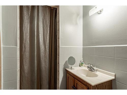 191 Diefenbaker Drive, Woodstock, ON - Indoor Photo Showing Bathroom