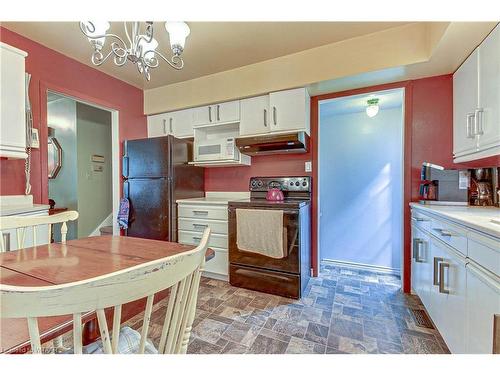 641 Durham Crescent, Woodstock, ON - Indoor Photo Showing Kitchen