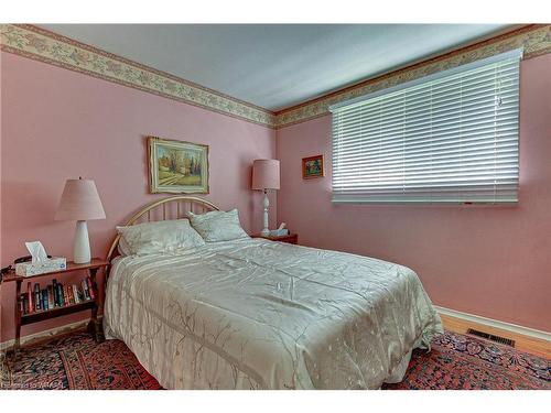 641 Durham Crescent, Woodstock, ON - Indoor Photo Showing Bedroom