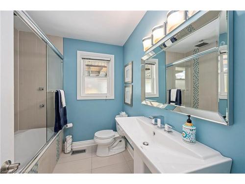 67 Dennis Avenue, London, ON - Indoor Photo Showing Bathroom