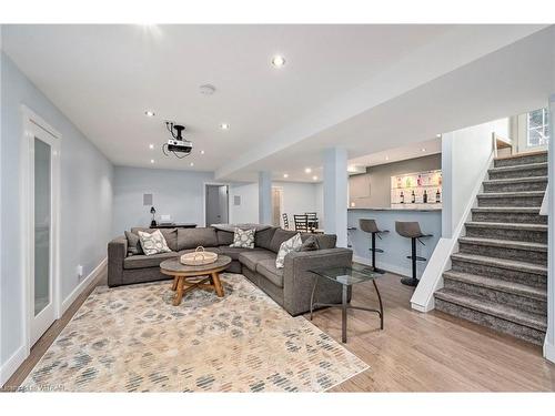 67 Dennis Avenue, London, ON - Indoor Photo Showing Living Room