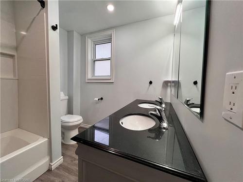 138 Borden Avenue Avenue, Belmont, ON - Indoor Photo Showing Bathroom