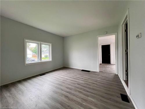 138 Borden Avenue Avenue, Belmont, ON - Indoor Photo Showing Other Room