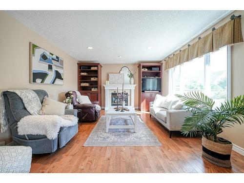 468 Lakeview Drive, Woodstock, ON - Indoor Photo Showing Living Room With Fireplace