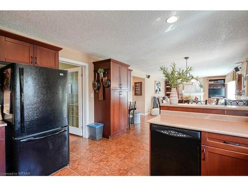 468 Lakeview Drive, Woodstock, ON - Indoor Photo Showing Kitchen